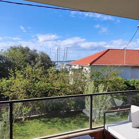 Apartament Stars - Luxury For 6 With Jacuzzi And Peaceful For 4 Near The Sea Kaštela