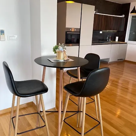 Stars - Luxury For 6 With Jacuzzi And Peaceful For 4 Near The Sea Apartament *