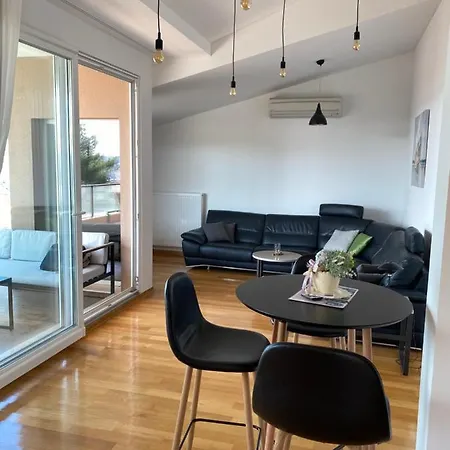 Stars - Luxury For 6 With Jacuzzi And Peaceful For 4 Near The Sea Apartament