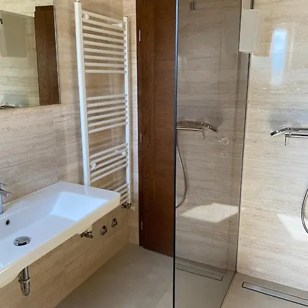 Stars - Luxury For 6 With Jacuzzi And Peaceful For 4 Near The Sea Apartament