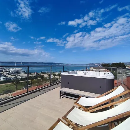 Stars - Luxury For 6 With Jacuzzi And Peaceful For 4 Near The Sea 아파트 *